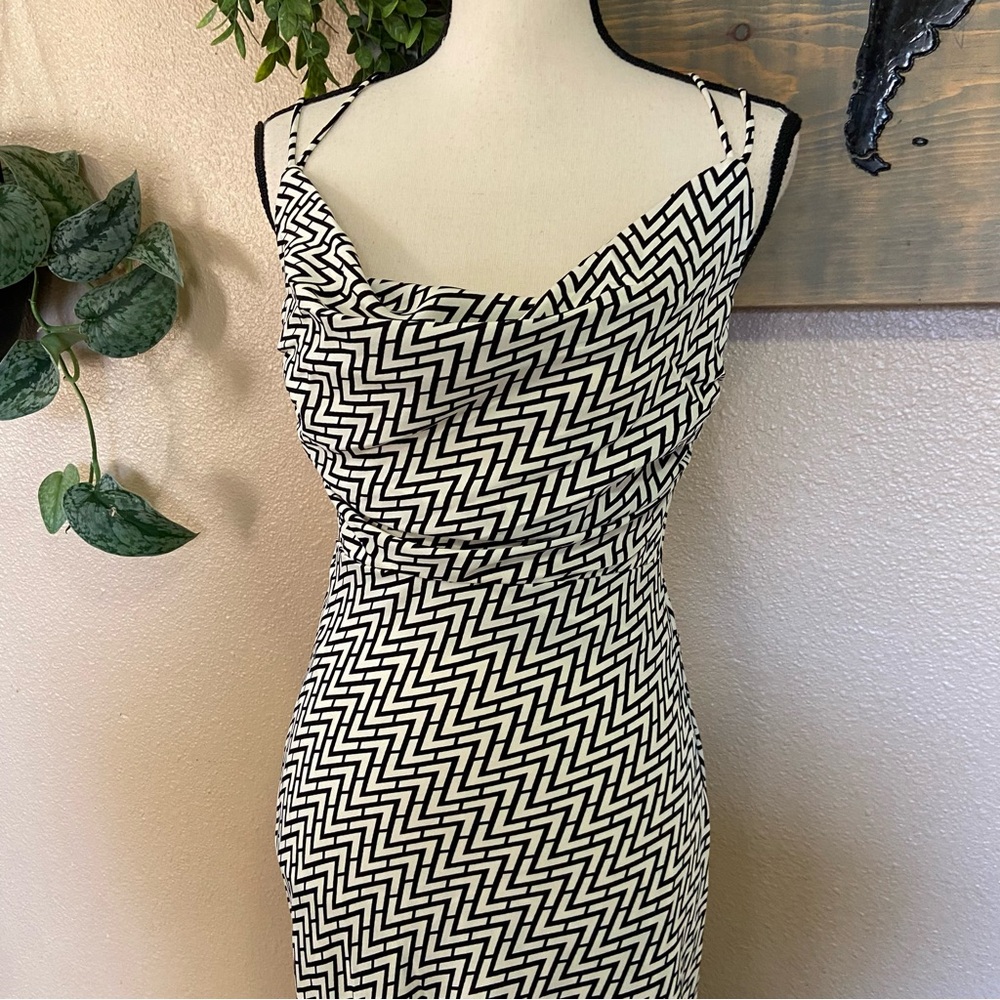 NWOT Lulus Sincerely Effortless Black and White Abstract Print Midi Dress - Picture 3 of 7